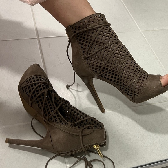 Peep toe lace up heels - Picture 2 of 4